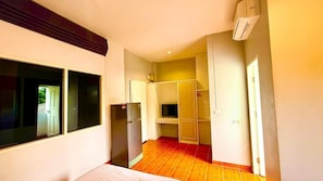 Desk, laptop workspace, free WiFi - Cozy Bay Rawai (Rawai)