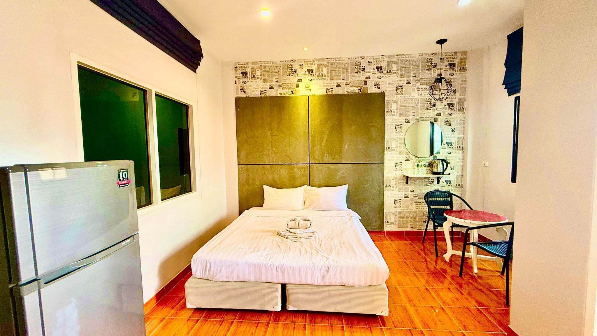 โต๊ะทำงาน, พื้นที่ทำงานแบบใช้แล็ปท็อป, Wi-Fi ฟรี