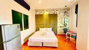 Desk, laptop workspace, free WiFi