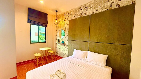 Desk, laptop workspace, free WiFi - Cozy Bay Rawai (Rawai)