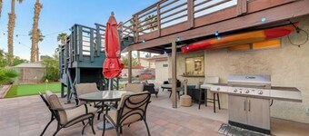 Strip-Side Villa 5Br3BA, Pool, Mini Golf, Karaoke