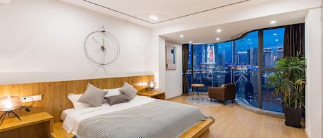 Comfort appartement, 2 slaapkamers, uitzicht op zee | Een bureau, een laptopwerkplek, gratis wifi