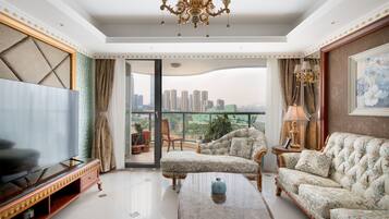 Comfort appartement, Meerdere bedden, schoonmaakservice, uitzicht op zee | Een bureau, een laptopwerkplek, gratis wifi