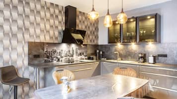 Kühlschrank, Ofen, Herdplatte, Geschirrspüler