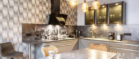 Refrigerador, horno, parrilla de estufa y lavavajillas