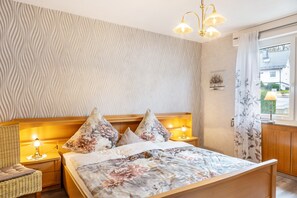 2 quartos, ferros/tábuas de passar roupa, Wi-Fi, roupa de cama