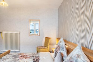 2 slaapkamers, een strijkplank/strijkijzer, wifi, beddengoed