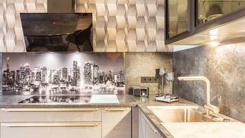 Kühlschrank, Ofen, Herdplatte, Geschirrspüler