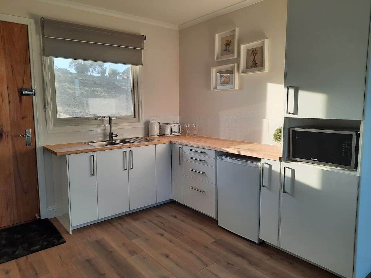 冷蔵庫、電子レンジ、トースター