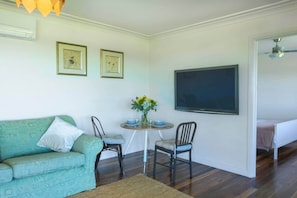 TV - Grasmere B&B Cottage (Gruyere)