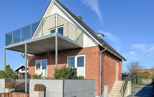 Exterior - Awesome home in Egernsund with house sea view (Egernsund)