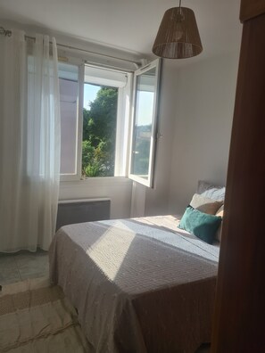 Bügeleisen/Bügelbrett, WLAN, Bettwäsche