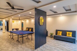 Living area - The Hosteller Rishikesh Laxman Jhula (Rishikesh)