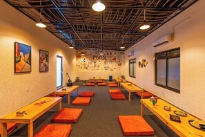 Food and drink - The Hosteller Rishikesh Laxman Jhula (Rishikesh)