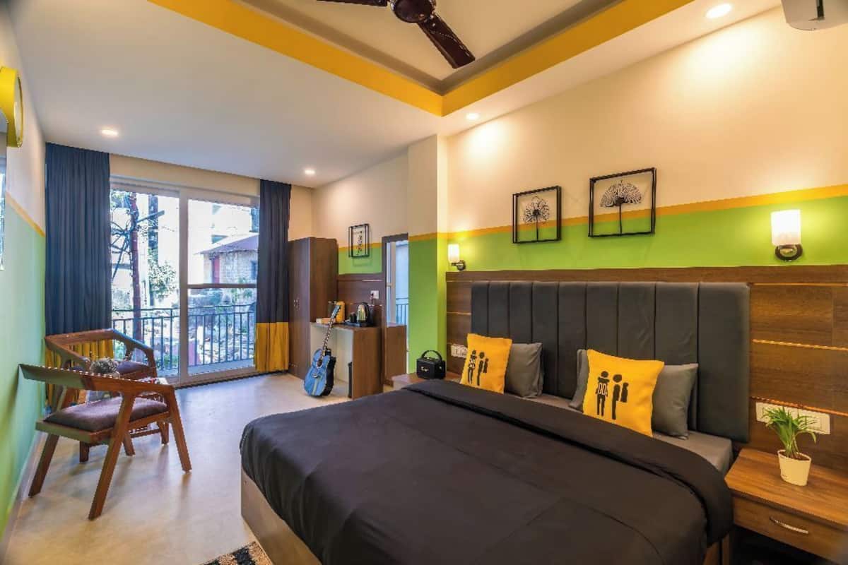 Superior Double Room with Balcony | Free WiFi, bed sheets