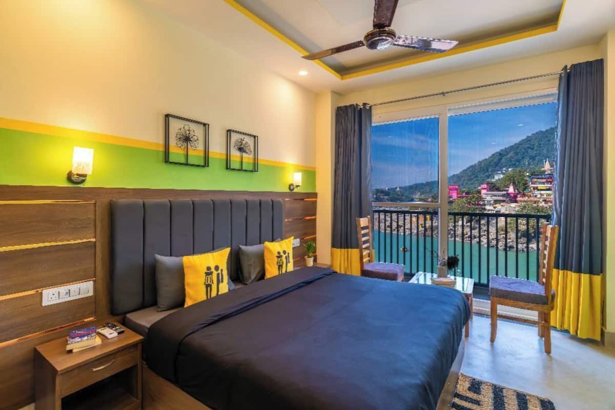 Deluxe Double Room with Balcony and River View | Free WiFi, bed sheets