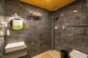 Habitación doble superior, balcón | Baño