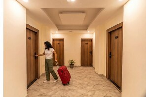 Reception - The Hosteller Rishikesh Laxman Jhula (Rishikesh)