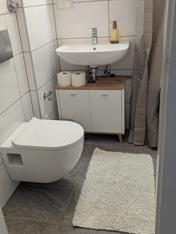 Hair dryer, towels, soap, toilet paper - Tiny City Apartment Lion - 3 Persons - Keybox (Braunschweig)