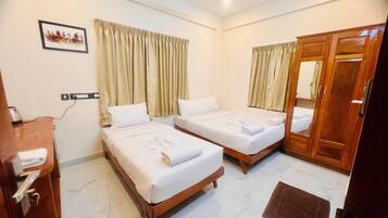 Escritorio, espacio para trabajar con laptop y wifi gratis