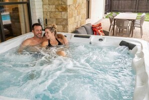 Outdoor dining - Pool, Games, Pickleball & Putt Putt Fun! (San Antonio)
