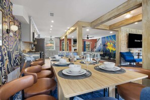 Dining - Pool, Games, Pickleball & Putt Putt Fun! (San Antonio)