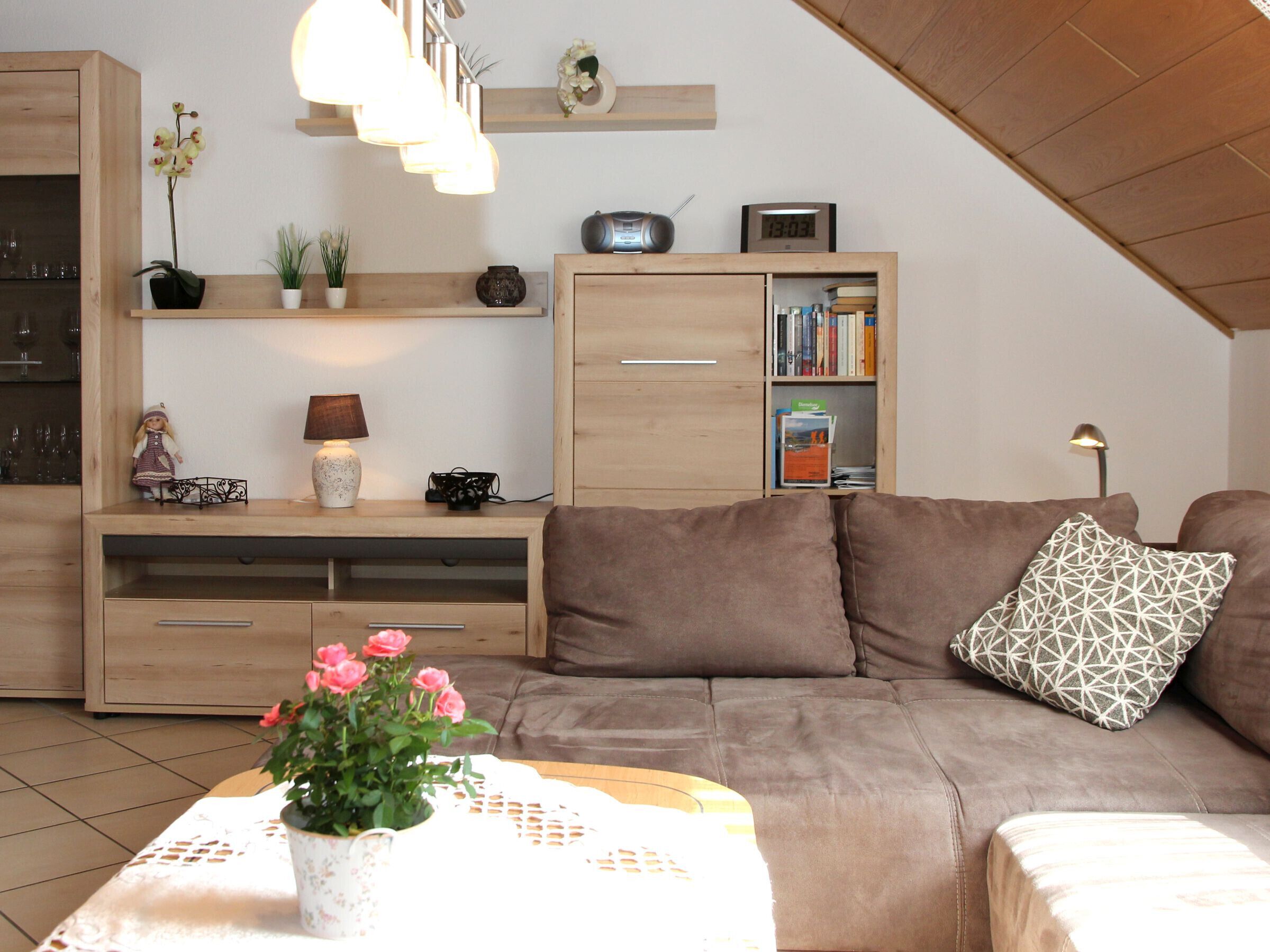 Una televisión, un reproductor estéreo