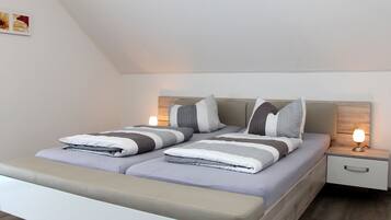 2 bedrooms, iron/ironing board, WiFi, bed sheets