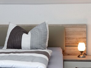 2 habitaciones, tabla de planchar con plancha, wifi y ropa de cama 