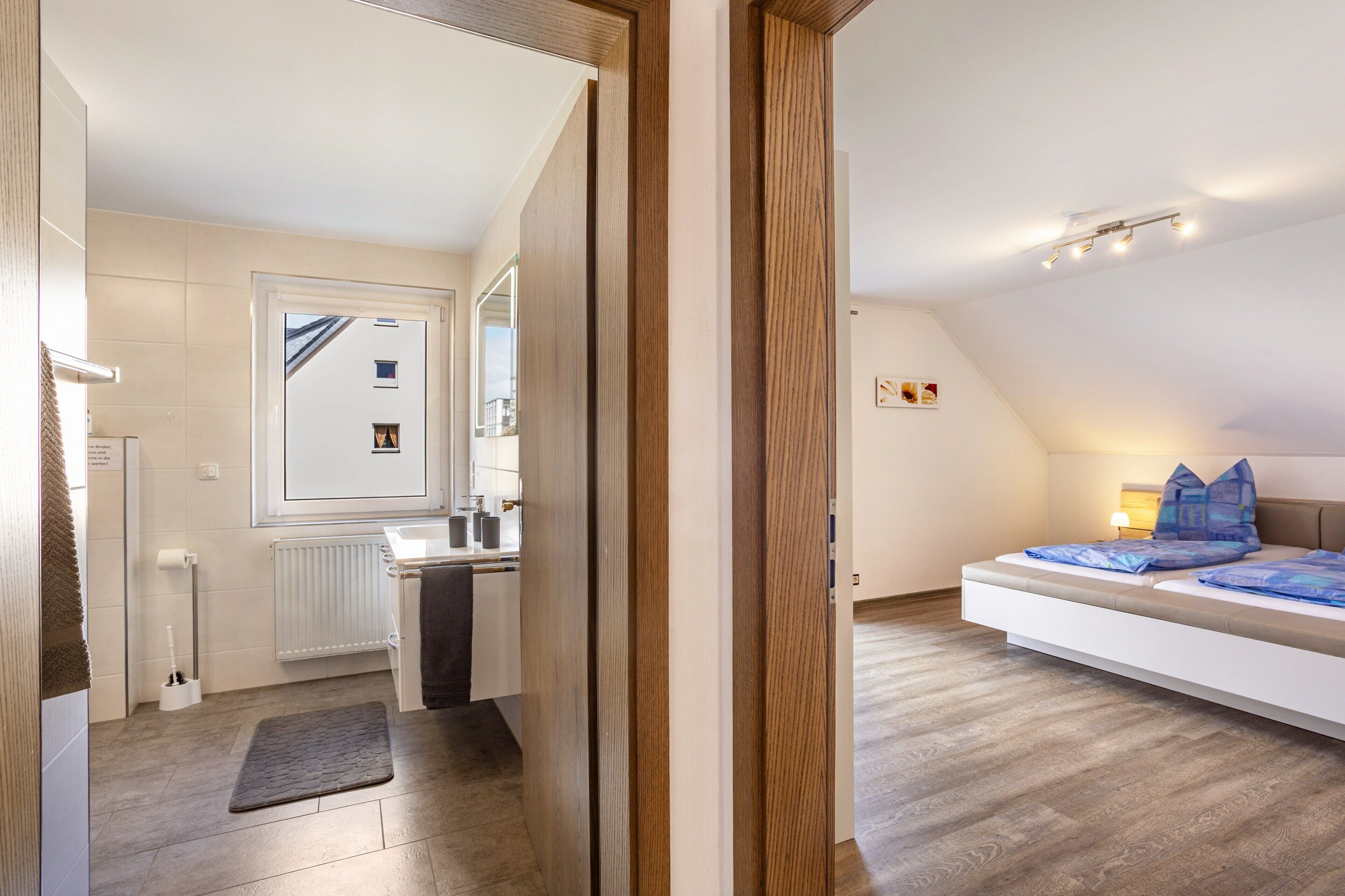 2 habitaciones, tabla de planchar con plancha, wifi y ropa de cama 