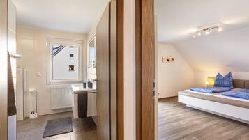 2 habitaciones, tabla de planchar con plancha, wifi y ropa de cama