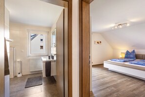 2 dormitorios, tabla de planchar con plancha, wifi y ropa de cama