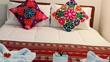 Habitación clásica con 1 cama matrimonial o 2 individuales, vista a la ciudad | Wifi gratis