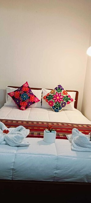 Habitación clásica con 1 cama matrimonial o 2 individuales, vista a la ciudad | Wifi gratis 