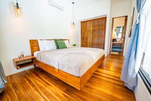 3 habitaciones, tabla de planchar con plancha, wifi y ropa de cama