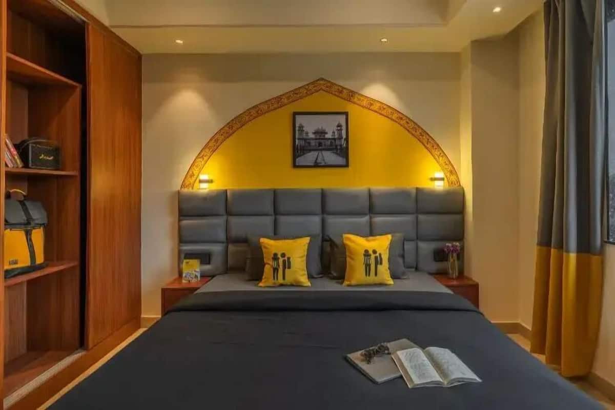 Deluxe Double Room with City View | Free WiFi, bed sheets