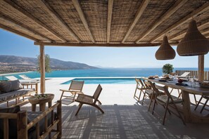 Outdoor dining - Villa Eos - Exclusive Hideaway with Unmatched Sea Views and Privacy in Agiassos (Naxos)