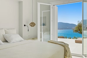 3 bedrooms, desk, iron/ironing board, travel cot - Villa Eos - Exclusive Hideaway with Unmatched Sea Views and Privacy in Agiassos (Naxos)