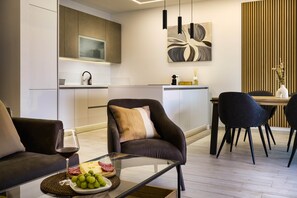 Interior - Casa Azura - Dreamview Waterfront in Torri with Pool (Torri del Benaco)