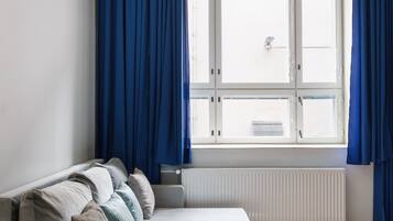 Comfort Room | Blackout curtains, free WiFi