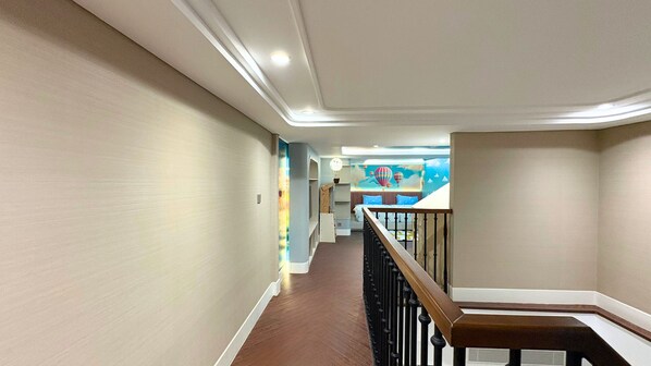 خزنة داخل الغرفة وستائر تعتيم وواي فاي مجانًا