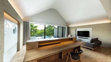 Luxury Villa | In-room safe, desk, blackout drapes, soundproofing