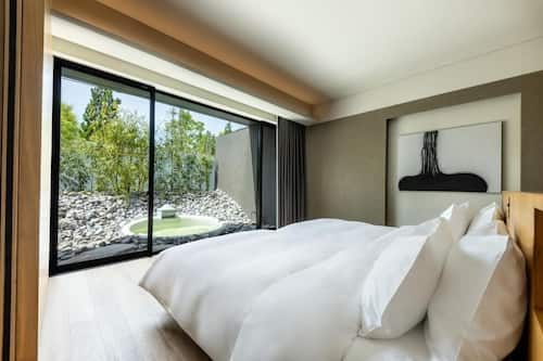 Luxury Twin Room, Non Smoking, Floor not selectable | In-room safe, desk, blackout drapes, soundproofing