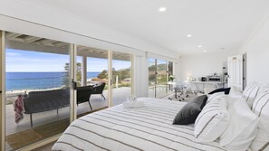 1 bedroom, iron/ironing board, internet, bed sheets - Amazing views and short walk to beach (AVOCA BEACH)