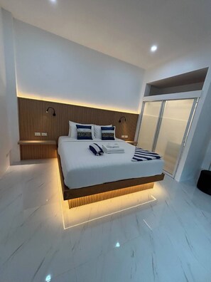 Caja de seguridad en la habitación, escritorio y cortinas blackout