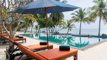 Outdoor pool, pool umbrellas, sun loungers