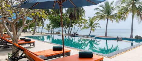 Outdoor pool, pool umbrellas, sun loungers