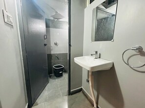 Deluxe Double Room | Bathroom