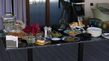 ๋งค์ผ ํ์ง์ ๋ฌด๋ฃ ์์นจ ์์ฌ ํฌํจ