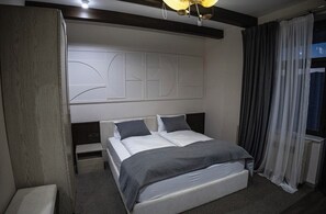 Deluxe Double Room, Balcony, Mountain View